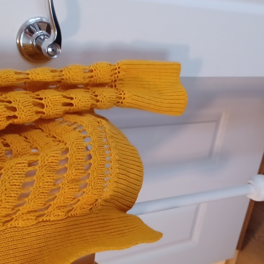 -- Yellow Open-Knit Women's Cardigan - Picture 4 of 8